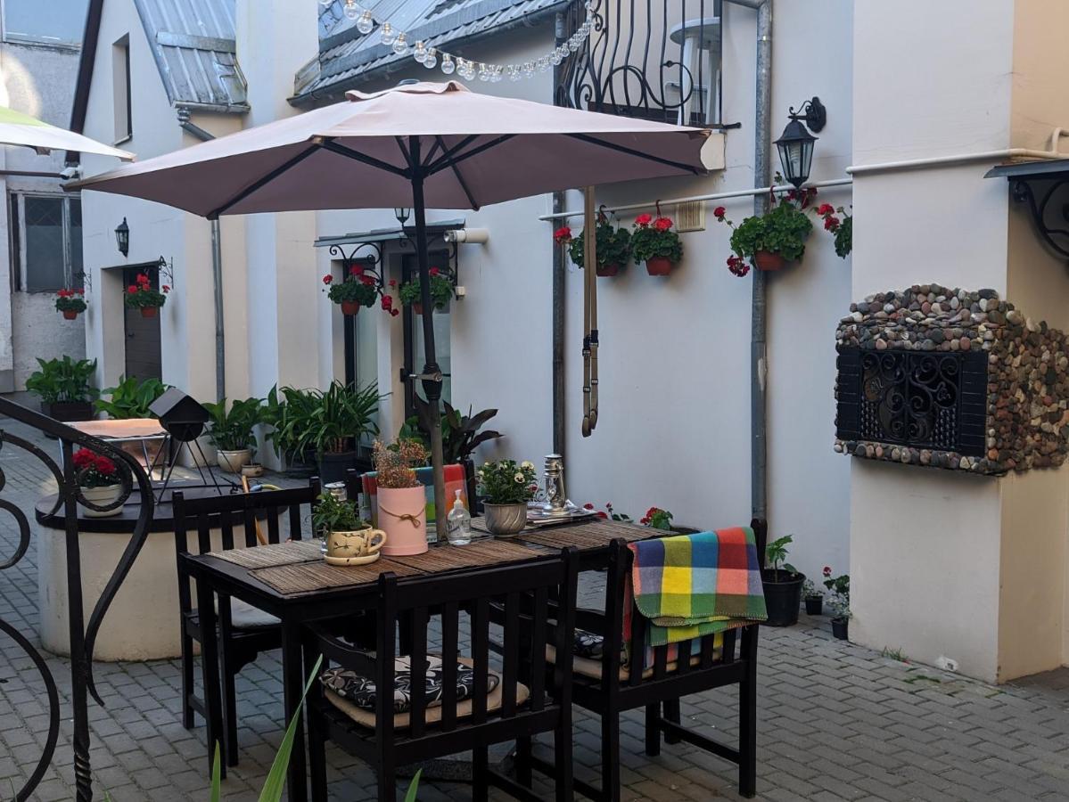 Guest House Nika - Cottages And Rooms In The Heart Of Palanga City Center Екстер'єр фото