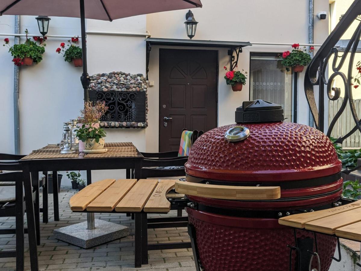 Guest House Nika - Cottages And Rooms In The Heart Of Palanga City Center Екстер'єр фото