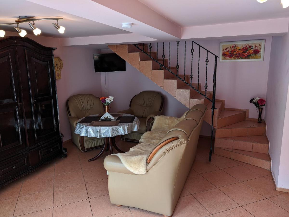 Guest House Nika - Cottages And Rooms In The Heart Of Palanga City Center Екстер'єр фото