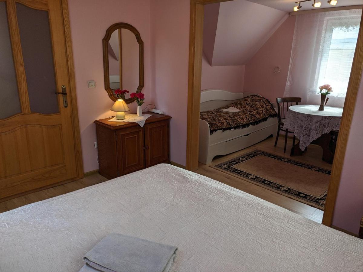 Guest House Nika - Cottages And Rooms In The Heart Of Palanga City Center Екстер'єр фото