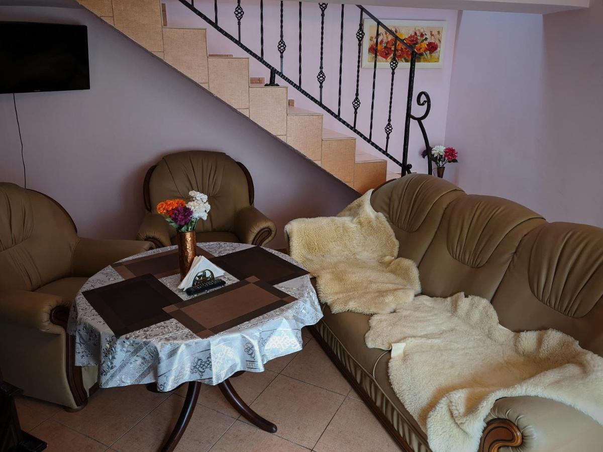 Guest House Nika - Cottages And Rooms In The Heart Of Palanga City Center Екстер'єр фото