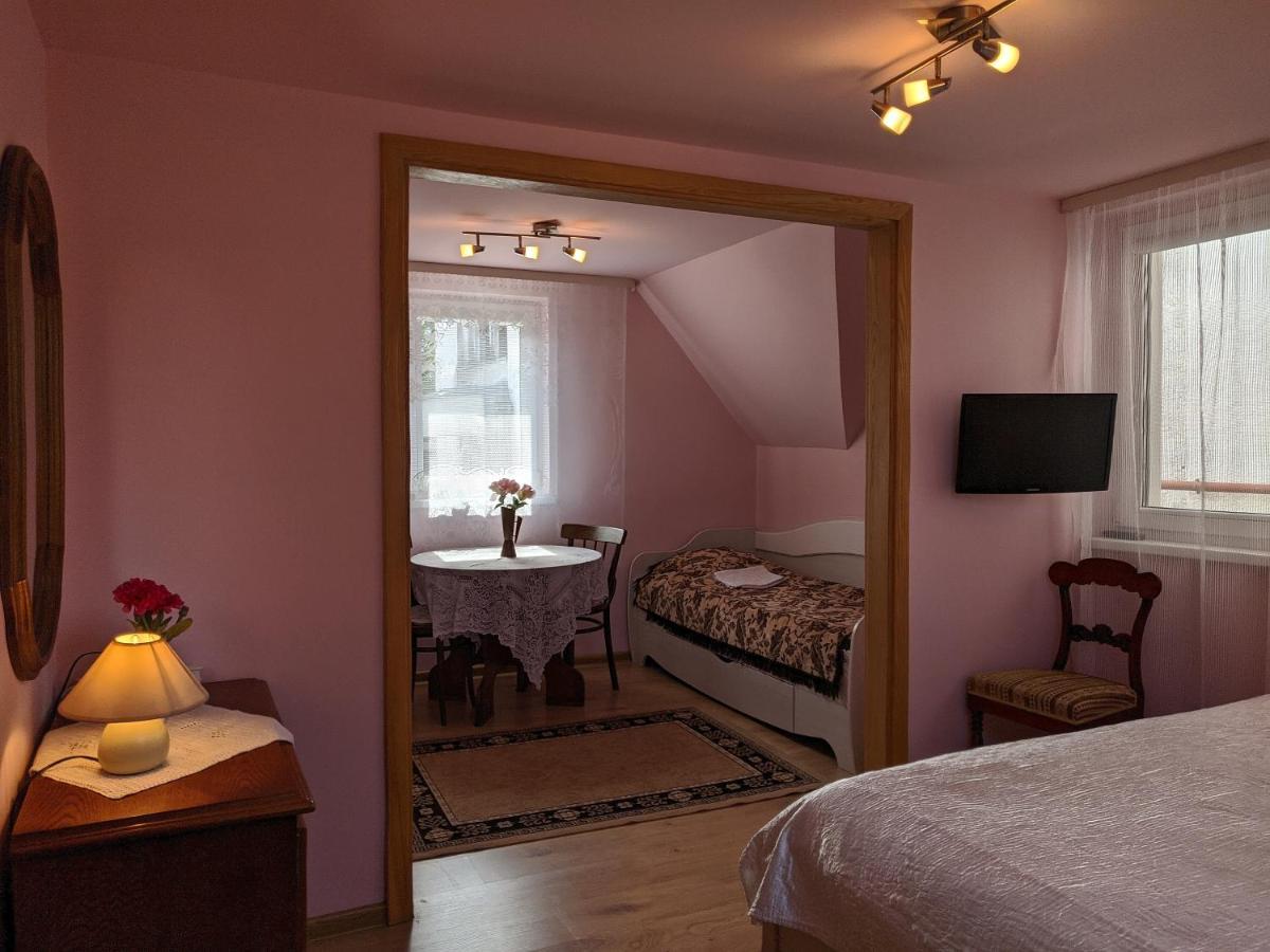 Guest House Nika - Cottages And Rooms In The Heart Of Palanga City Center Екстер'єр фото